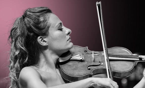 Nicola Benedetti plays the violin.