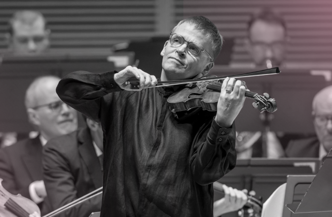 Pekka plays the violin with a smile.