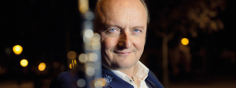 Francois Leleux smiling at the camera
